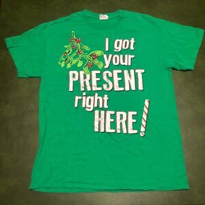 Holiday T-Shirt, Christmas, “I Got Your Present Right Here” Graphic Tee SZ M